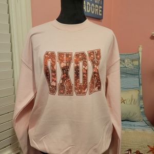 It's Valentine's Day season! A Gildan light pink oxox's printed sweatshirt!